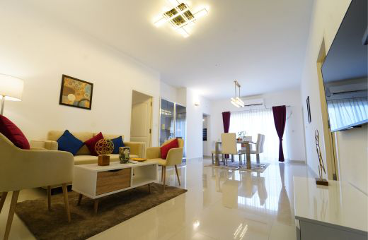 sandp-courtyard-living-room